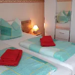 Steeg Apartman *